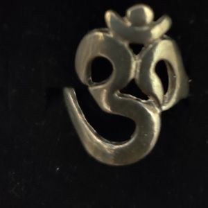 Om ring